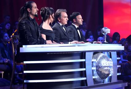نايا تفوز بجدارة كأس  Dancing with the Stars